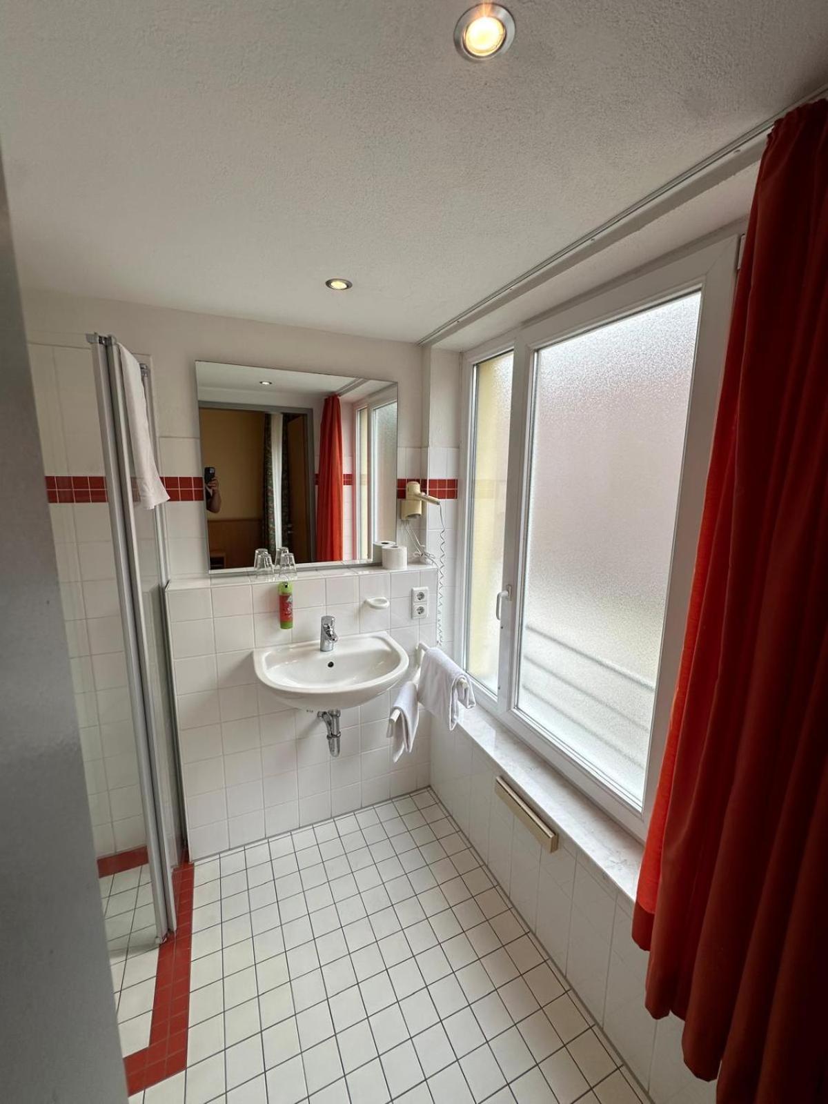Gasthaus - Hotel Neue Post Meitingen Eksteriør bilde