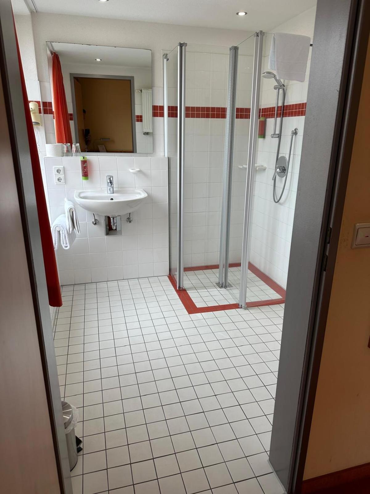 Gasthaus - Hotel Neue Post Meitingen Eksteriør bilde