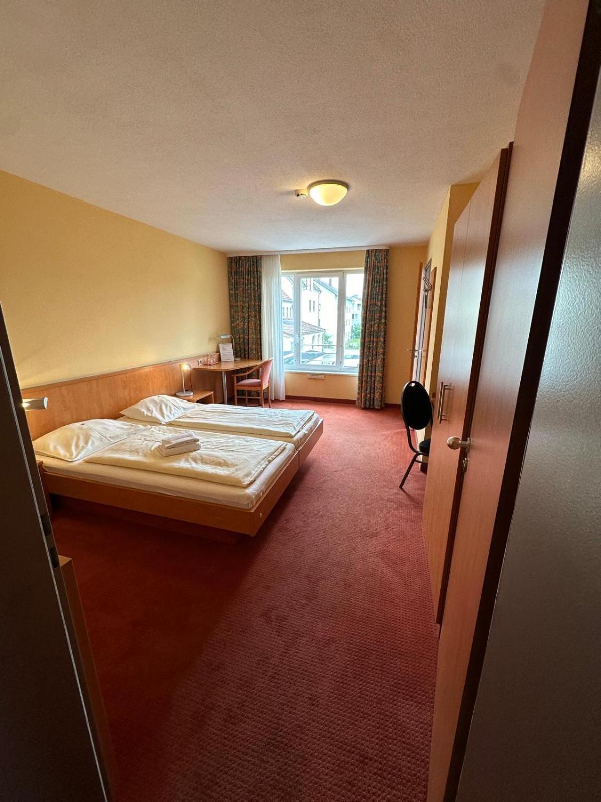 Gasthaus - Hotel Neue Post Meitingen Eksteriør bilde