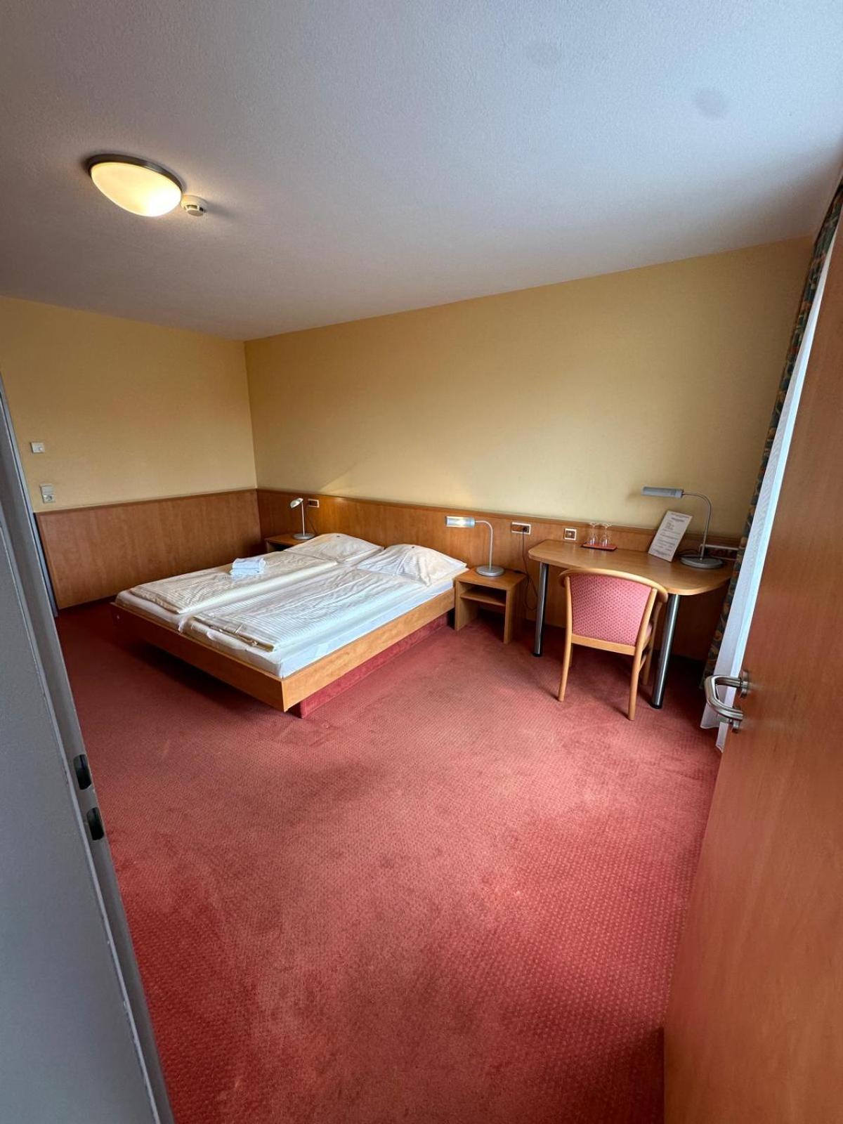 Gasthaus - Hotel Neue Post Meitingen Eksteriør bilde