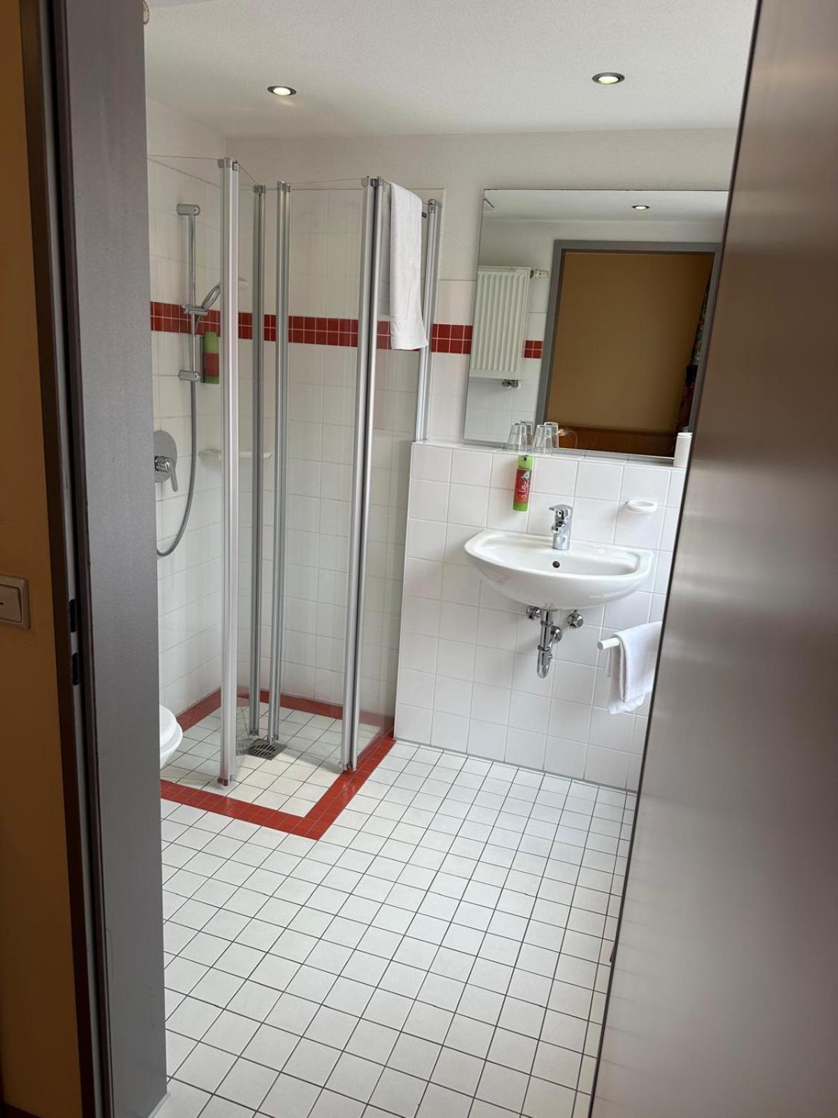 Gasthaus - Hotel Neue Post Meitingen Eksteriør bilde
