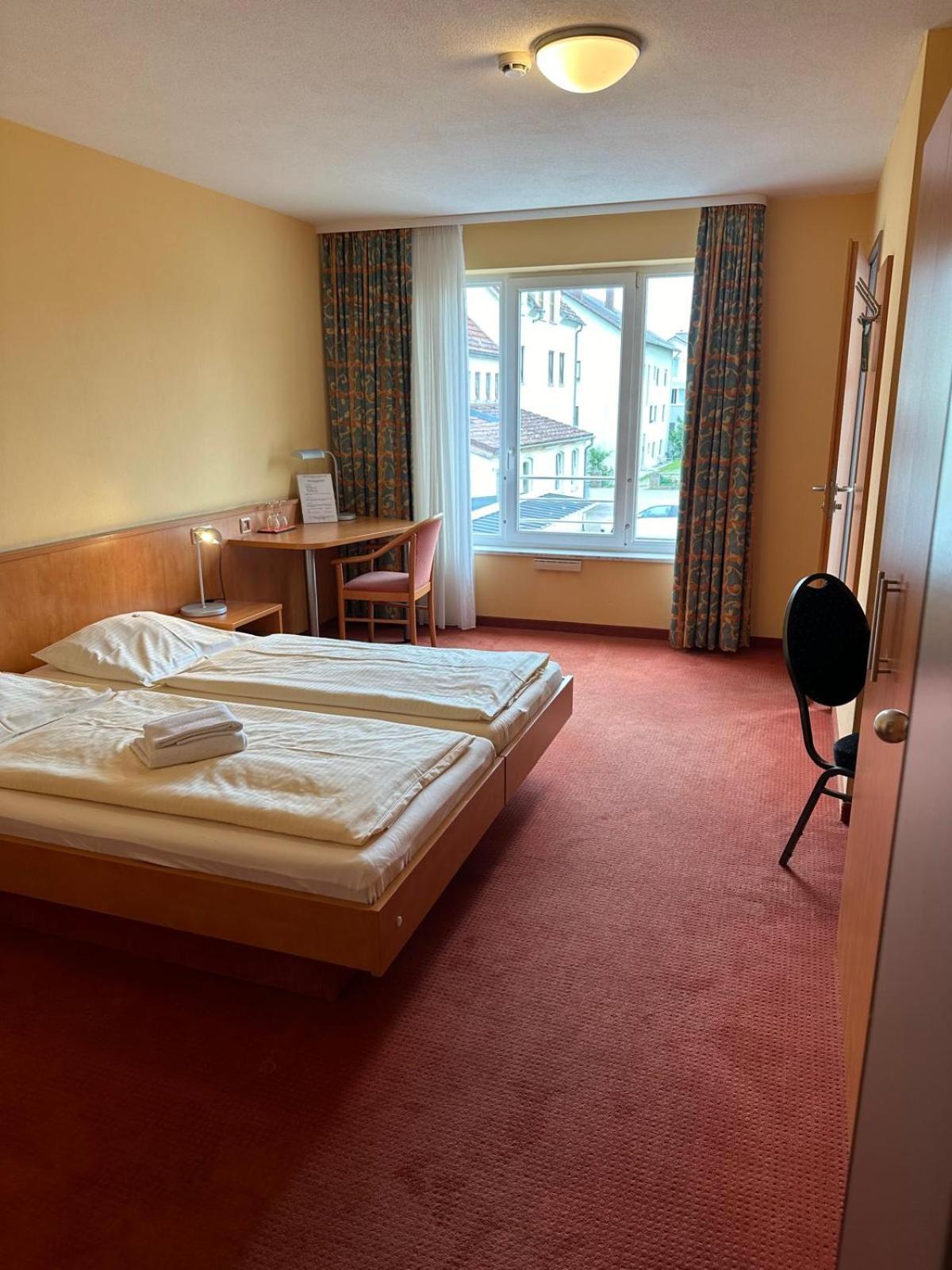 Gasthaus - Hotel Neue Post Meitingen Eksteriør bilde