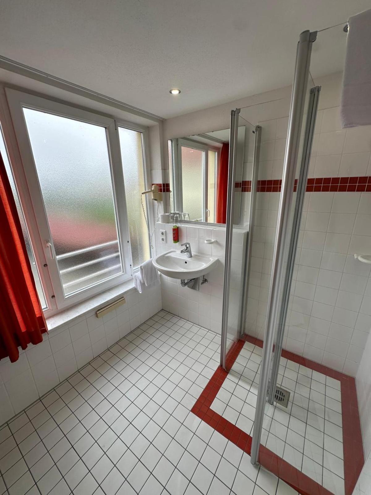 Gasthaus - Hotel Neue Post Meitingen Eksteriør bilde